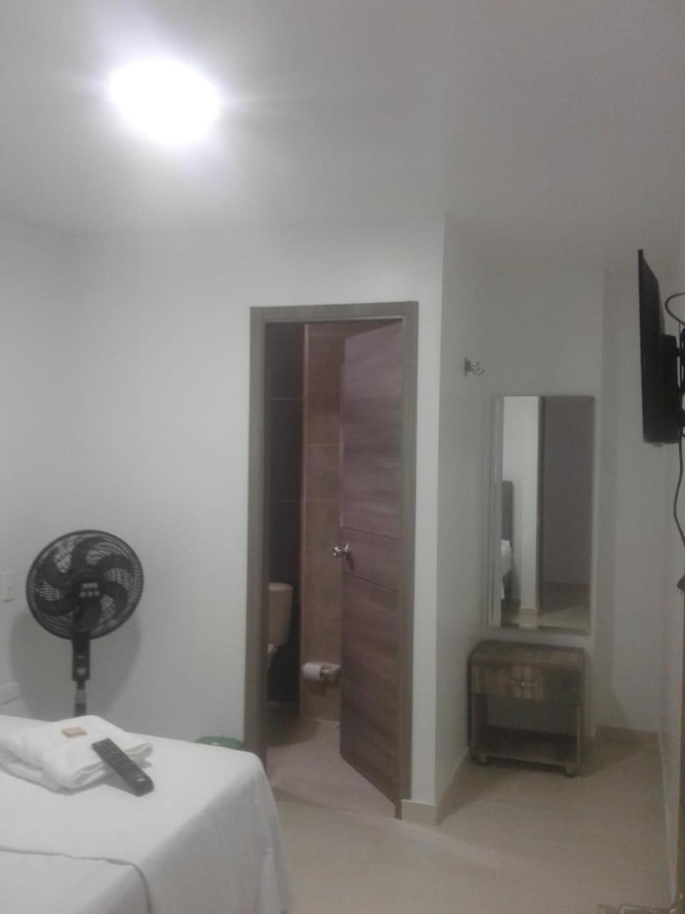 Hostal Piedra Del Sol 佛罗里达布兰卡 外观 照片